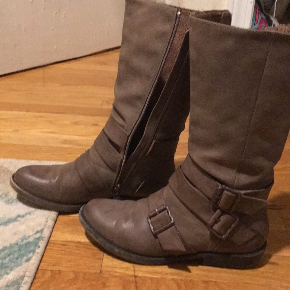 Grey boots